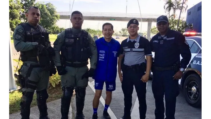 Jaime Jara (al centro) trabajó para la Federación de Ecuador y aseguró el 2019 que Castillo es colombiano