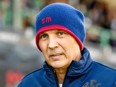 Sinisa Mihajlovic defiende a Gary Medel del penal que le señalaron