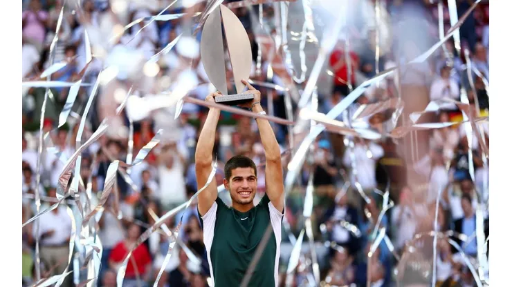 Alcaraz levanta el trofeo de Madrid