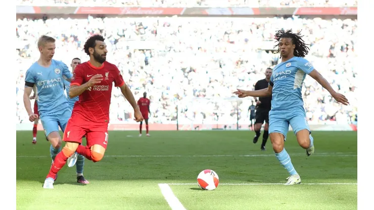 Liverpool y City luchan palmo a palmo por el liderato de la Premier League.