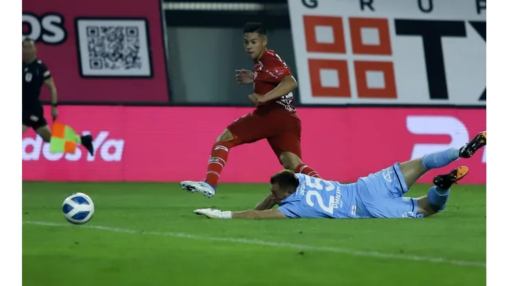 Aravena anotó dos goles ante la Católica, club al que pertenece