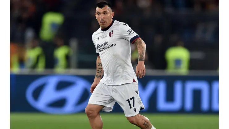 Gary Medel jugó en el empate del Bologna frente a la Roma