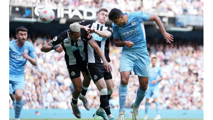 Manchester City saca ventaja de tres puntos sobre Liverpool.