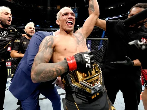 Charles Oliveira no da el peso y pierde el cinturón de UFC