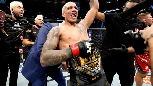 Charles Oliveira se transforma en el primer campeón en perder el cinturón por no dar el peso en UFC