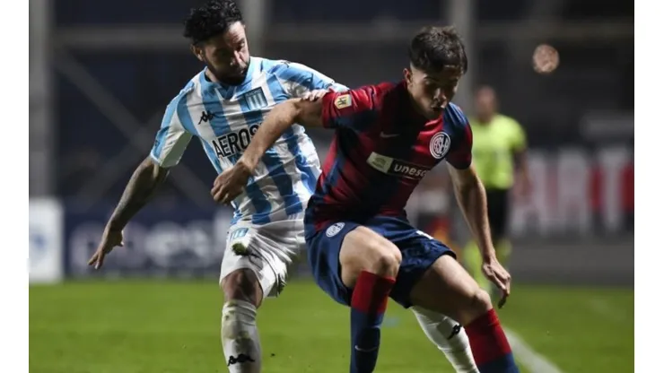 Eugenio Mena jugó todo el compromiso ante San Lorenzo en la última fecha de la fase regular en Argentina.
