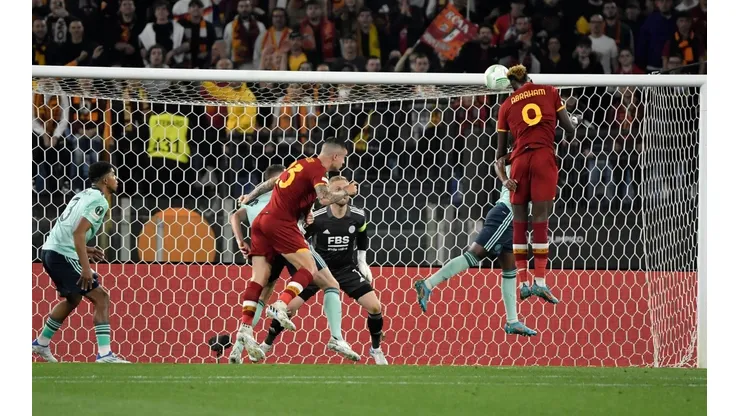 Roma logró un tremendo triunfo ante Leicester para clasificar a la final.