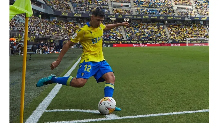 Tomás Alarcón ingresó en el segundo tiempo y el Cádiz encontró los goles ante Elche.