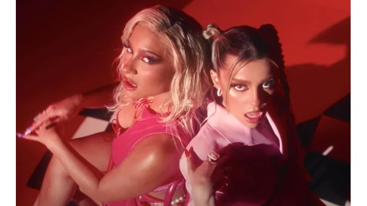 Princesa Alba y Paula Cendejas en el video BESITOS, CUÍDATE REMIX.