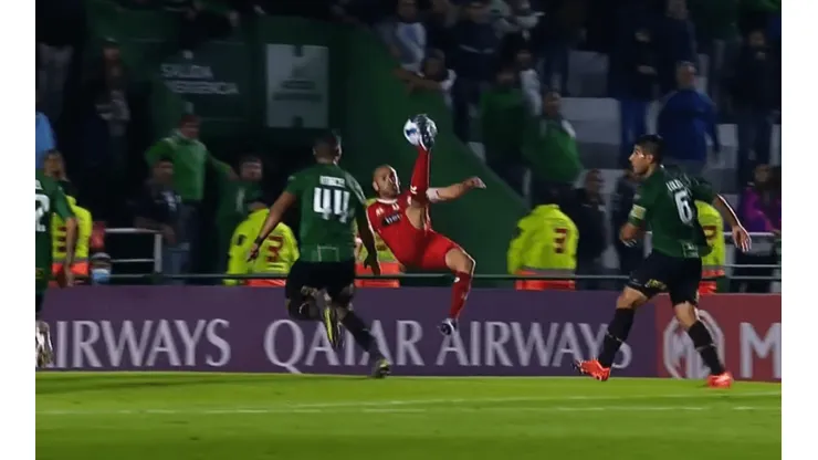 Sáez se lució con un golazo y fue destacado por la FIFA