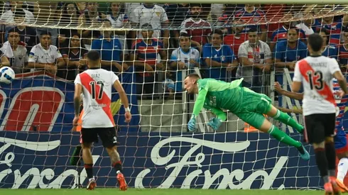 River Plate salió vivo de su visita a Fortaleza gracias a Franco Armani.