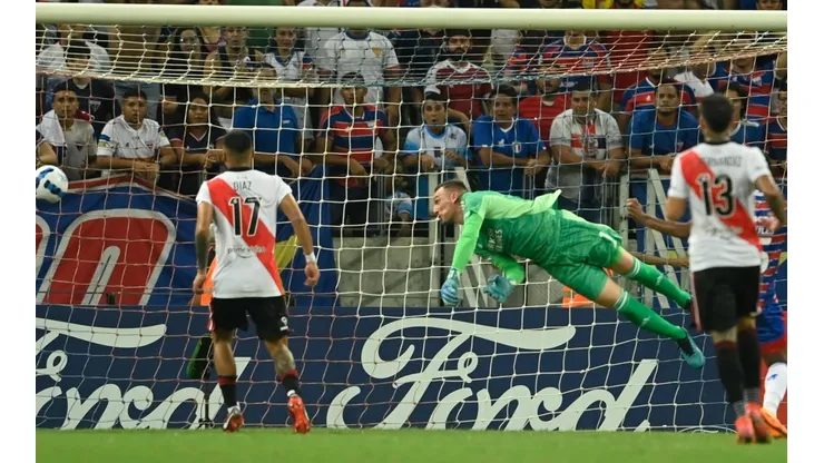 River Plate salió vivo de su visita a Fortaleza gracias a Franco Armani.