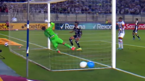 Gol de Juan Martín Lucero para Colo Colo en Lima por Copa Libertadores.