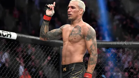 En su última pelea, Charles Oliveira consiguió una tremenda victoria ante Dustin Poirier
