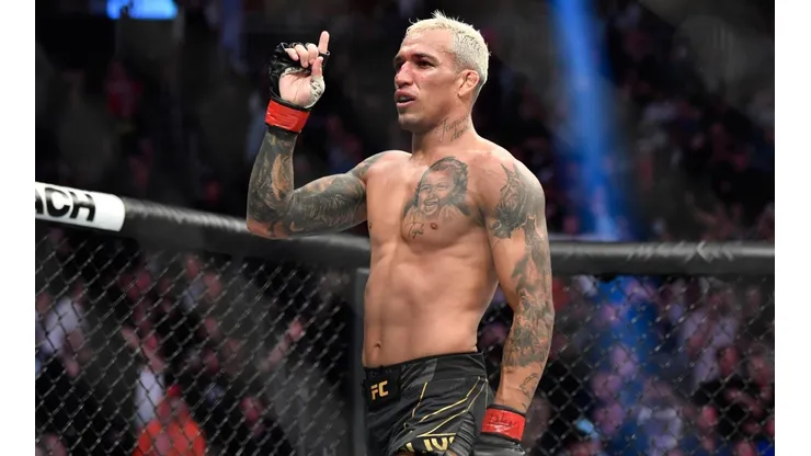 En su última pelea, Charles Oliveira consiguió una tremenda victoria ante Dustin Poirier