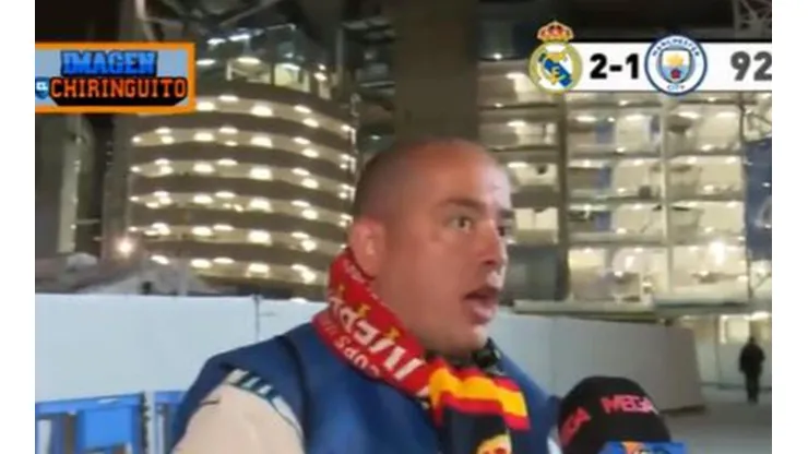 Hincha se entera de la remontada en la salida del estadio