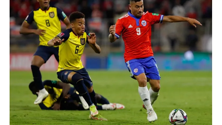 Byron Castillo sigue dando de qué hablar y La Roja busca decir presente en Qatar 2022.