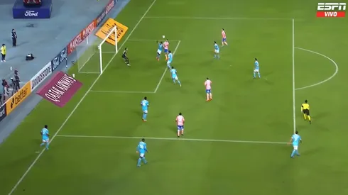 Fernando Zampedri se hizo notar con un tremendo cabezazo.