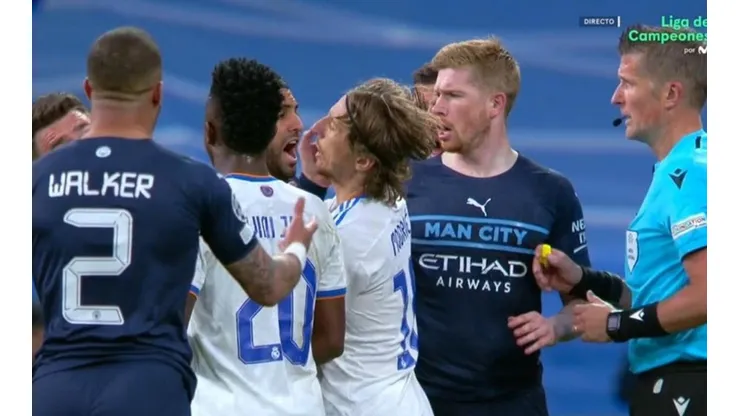 Modric recibe un manotazo de Laporte
