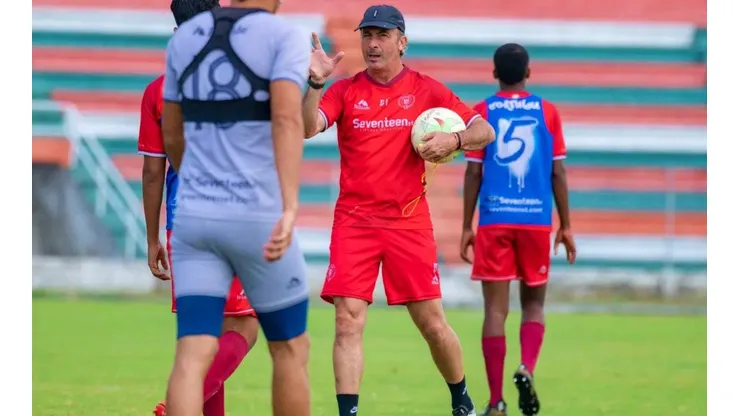 Manuel Suárez no tuvo un buen estreno oficial como primer entrenador en el fútbol profesional