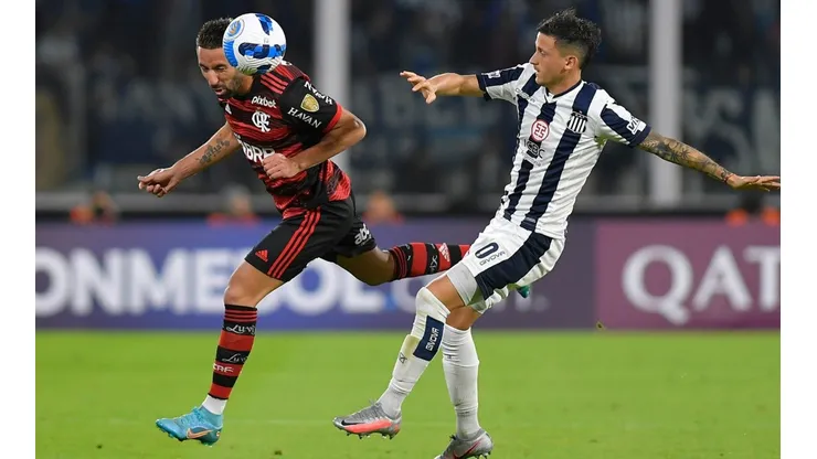 Mauricio Isla fue titular y dio asistencia para Flamengo.