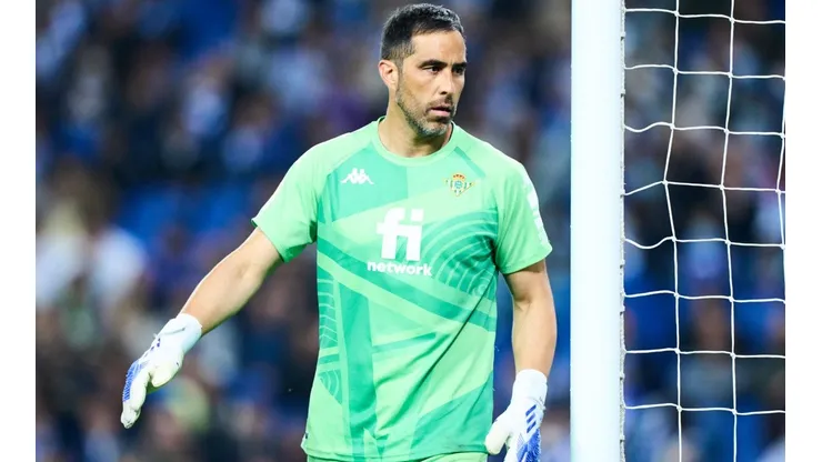 Claudio Bravo fue titular y salvó el empate del Betis ante Granada