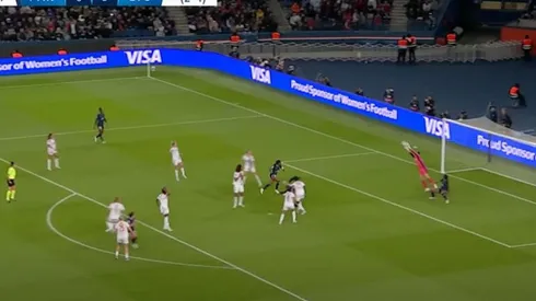 Endler se luce con tapadón frente al PSG