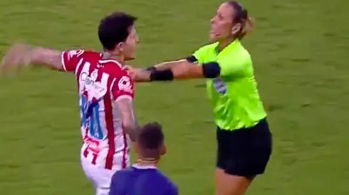 Jean Carlos intentó agredir a la árbitra Deborah Cecilia en la final del Campeonato Pernambucano