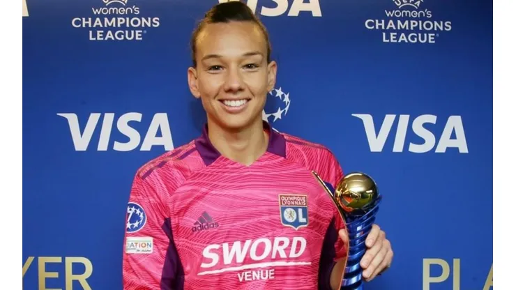 Tiane Endler premiada como MVP en la clasificación del Lyon a la final de la Champions Femenina.