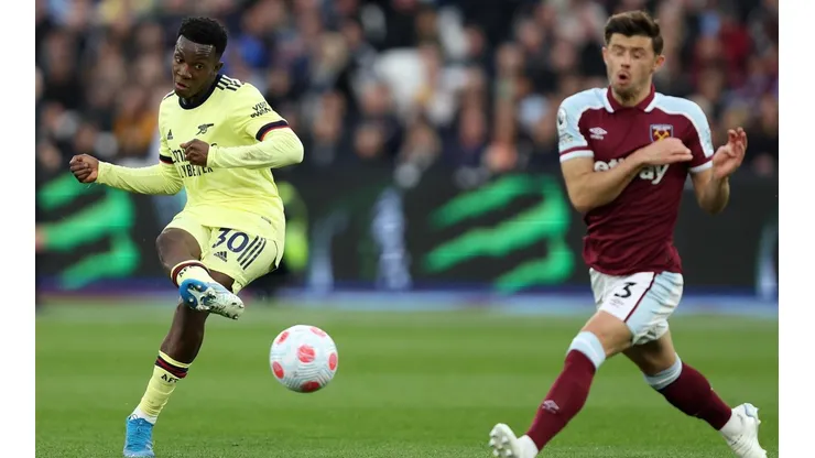 Arsenal se mantiene en zona de Champions League