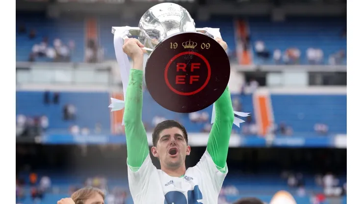 Courtois en modo termo: se acuerda del Barcelona tras ser campeón con el Real Madrid.