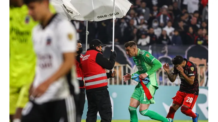 Los jugadores de River Plate fueron despedidos del Monumental con una lluvia de proyectiles.