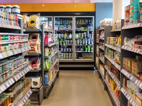 ¿A qué hora cierran hoy sábado los supermercados y el comercio?