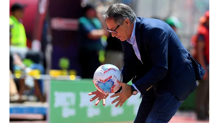 Ariel Holan está muy cerca de que se oficialice su llegada a Universidad Católica