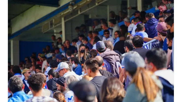 Un lamentable espectáculo están dando los mal llamados hinchas del fútbol