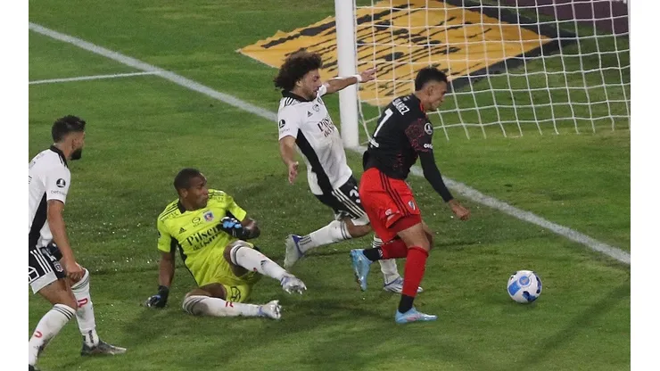 Omar Carabalí no lo pasa bien luego del error ante River Plate