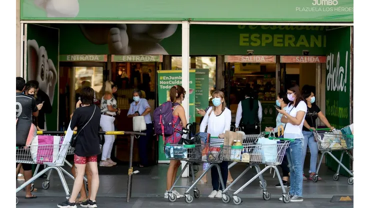 ¿Qué negocios y comercios pueden abrir este 1 de mayo en Chile?