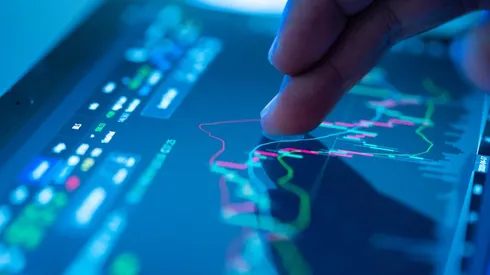 Es importante tener en cuenta elementos como la selección de Activos y la selección de Instrumentos, que son componentes clave a la hora de una estrategia de inversión.