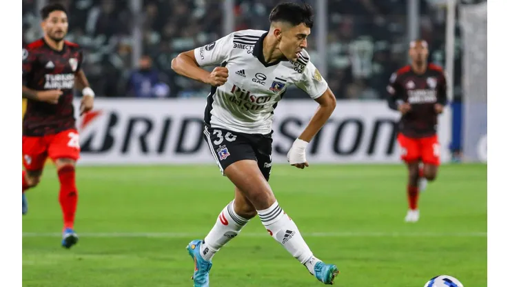 Pablo Solari se llevó elogios de Mariano Closs y Diego Latorre en la transmisión del Colo Colo vs. River Plate.