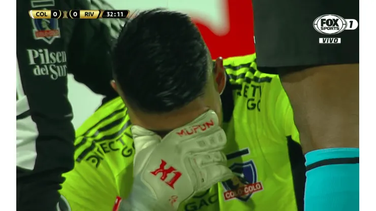 Brayan Cortés sale lesionado y entre lágrimas en Colo Colo frente a River Plate.