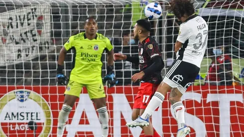 Maxi Falcón en el duelo frente a River Plate por Copa Libertadores