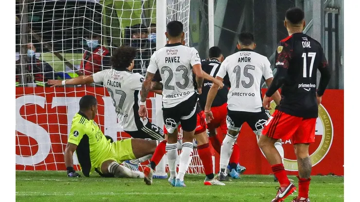 La jugada donde Carabalí comete un error que significó el 1-0 para River Plate.
