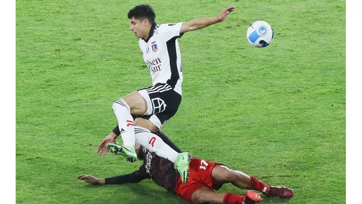 El foul clarísimo de Díaz a Oroz que el juez venezolano Herrera no cobró