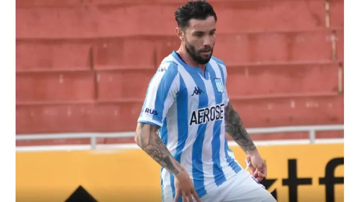 Eugenio Mena estuvo en cancha hasta el minuto 65 en el estadio Monumental de la UNSA.