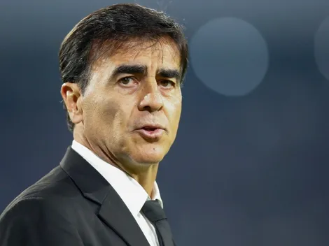 Quinteros quemado con Paulo Díaz y le cae al árbitro