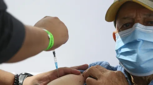 ¿Quiénes pueden vacunarse este jueves 28 de abril?