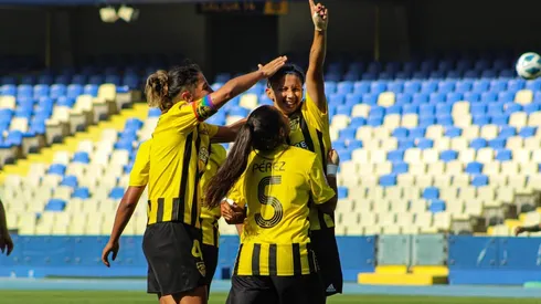 Solo tres partidos del fútbol femenino recibirán público este fin de semana