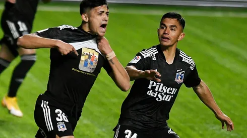 Pablo Solari con la foto familiar que lo acompaña bajo su camiseta de Colo Colo.