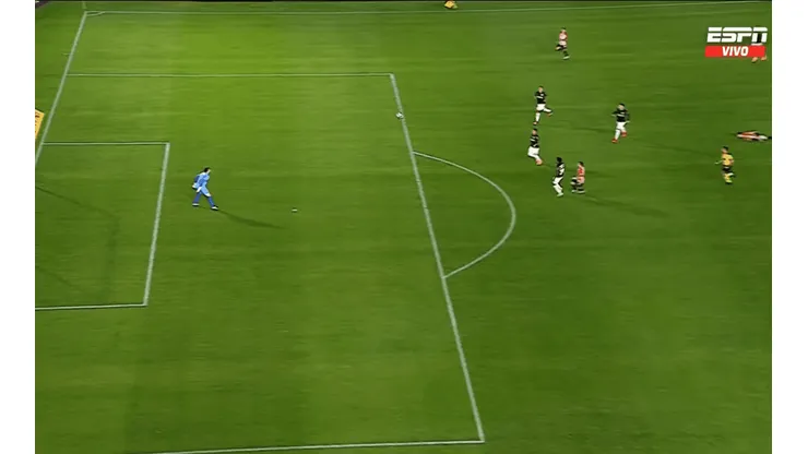 Mauro Boselli marcó gol de récord con esta joya.