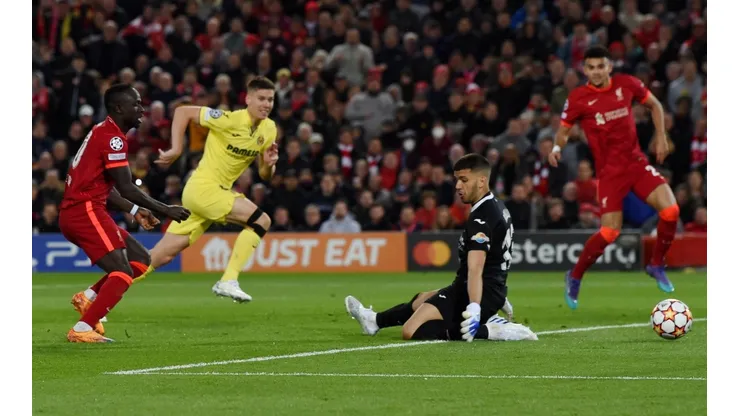 Liverpool venció a Villarreal por 2-0 y llega con ventaja a la semifinal de vuelta.